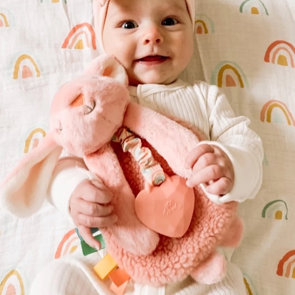 Itzy Lovey™ Plush And Teether Toy - Picture 5 of 7